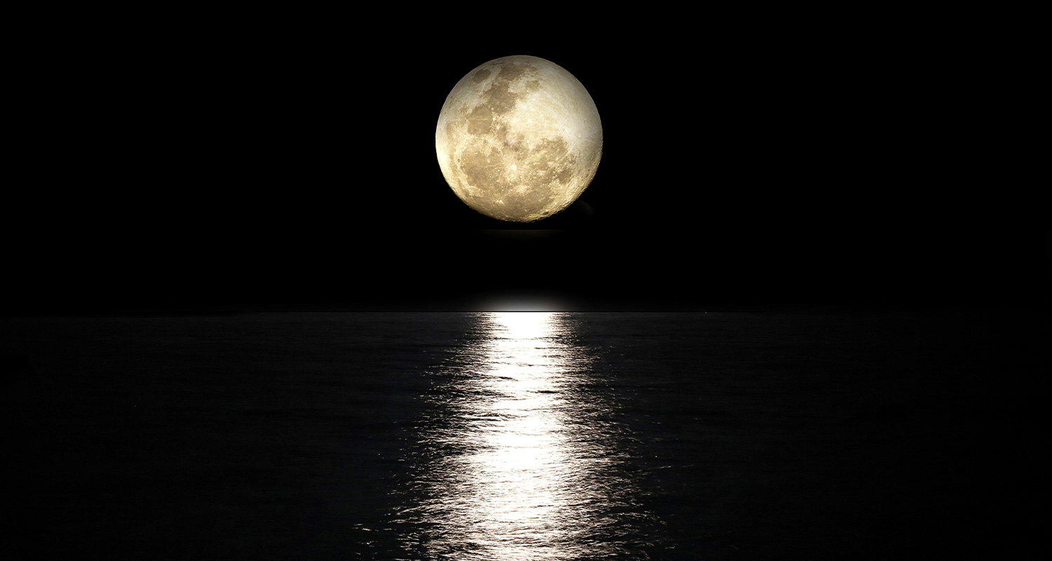 “Che fai tu luna in ciel?” Confronto con la Luna, che guarda dall’alto i nostri tempi confusi